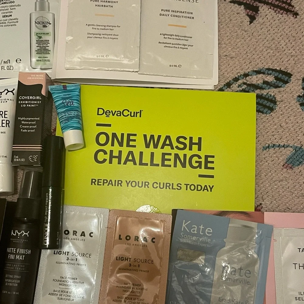 Hair and makeup lot - Picture 2 of 4